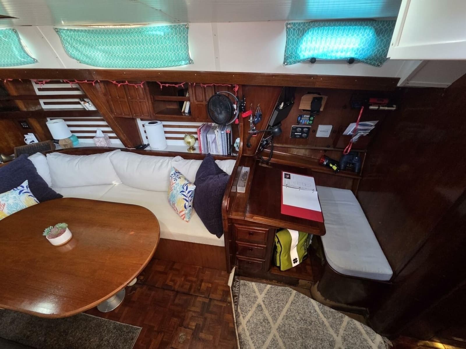 1985 Endeavour 51 - Photo 5