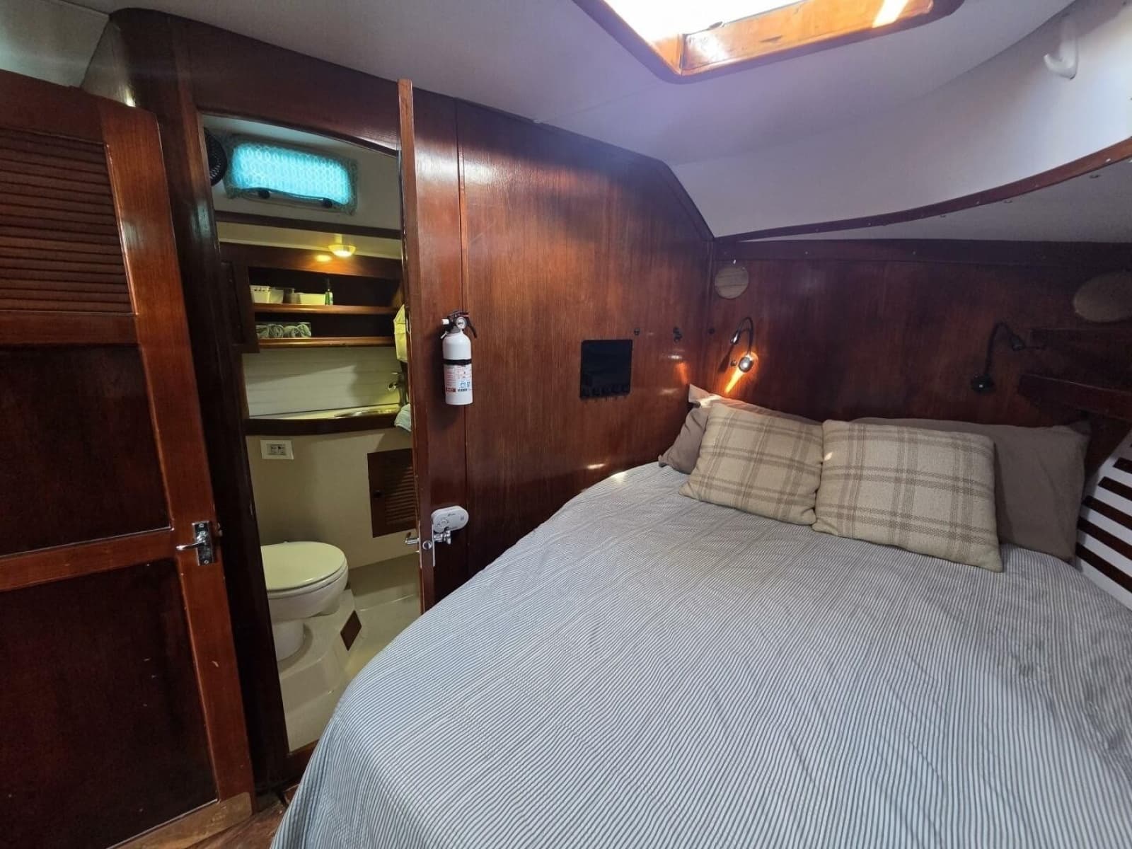 1985 Endeavour 51 - Photo 13