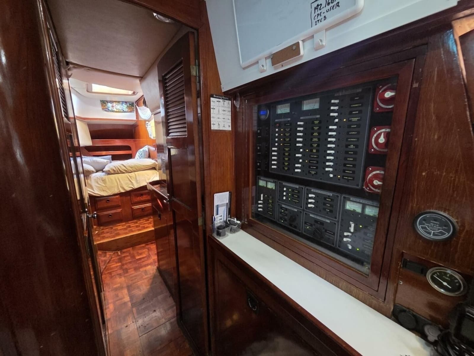 1985 Endeavour 51 - Photo 16