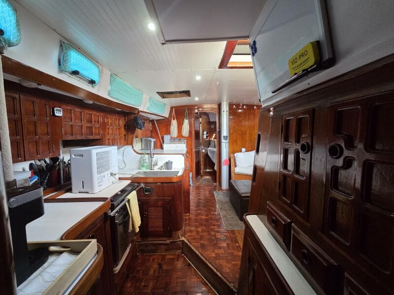 1985 Endeavour 51