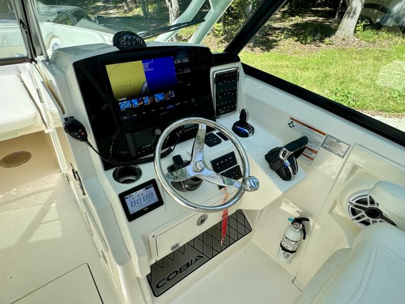 2022 Cobia 280 DC