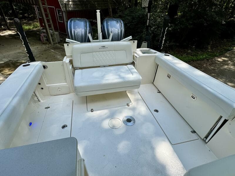 2022 Cobia 280 DC