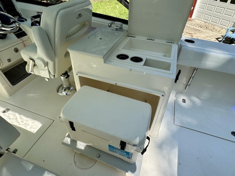 2022 Cobia 280 DC