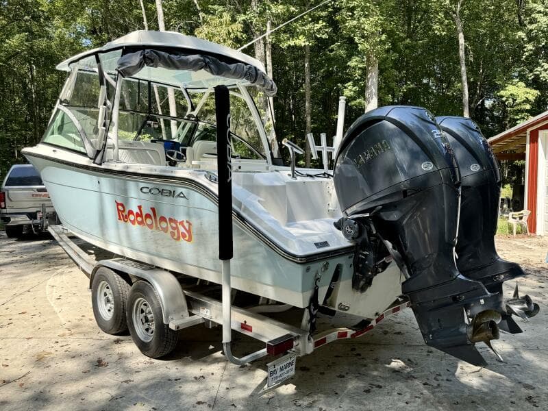 2022 Cobia 280 DC