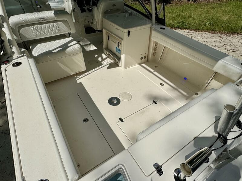 2022 Cobia 280 DC