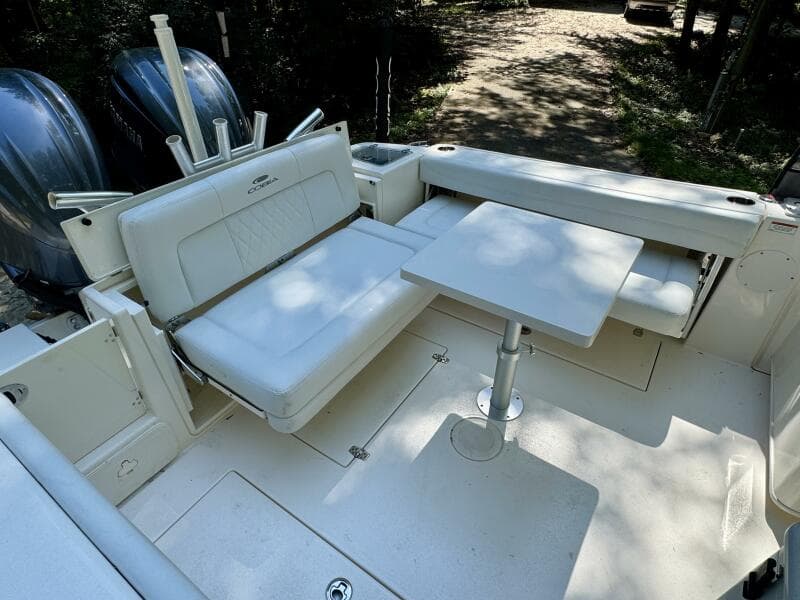 2022 Cobia 280 DC