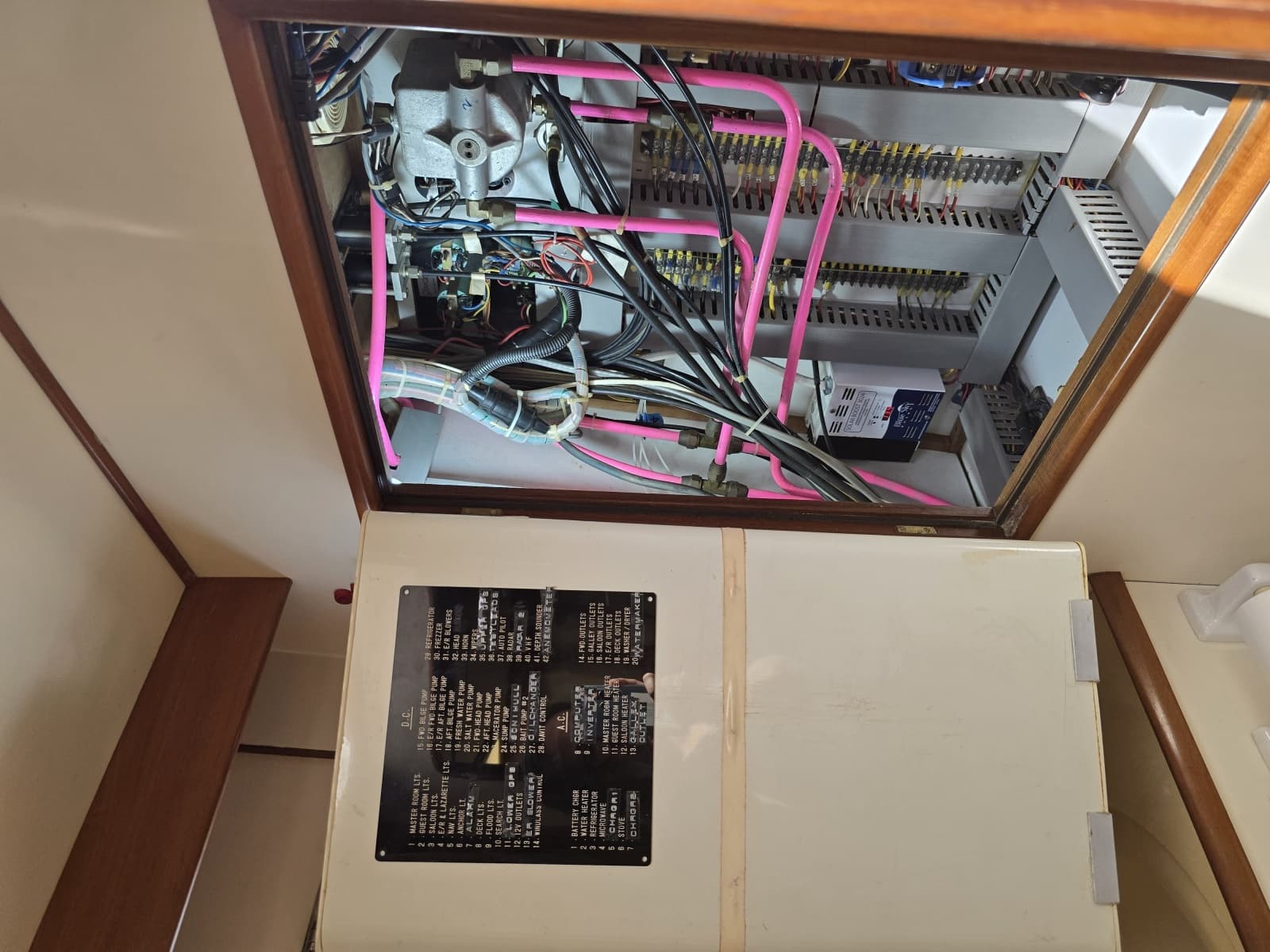 1989 Offshore Yachts 48 Sedan