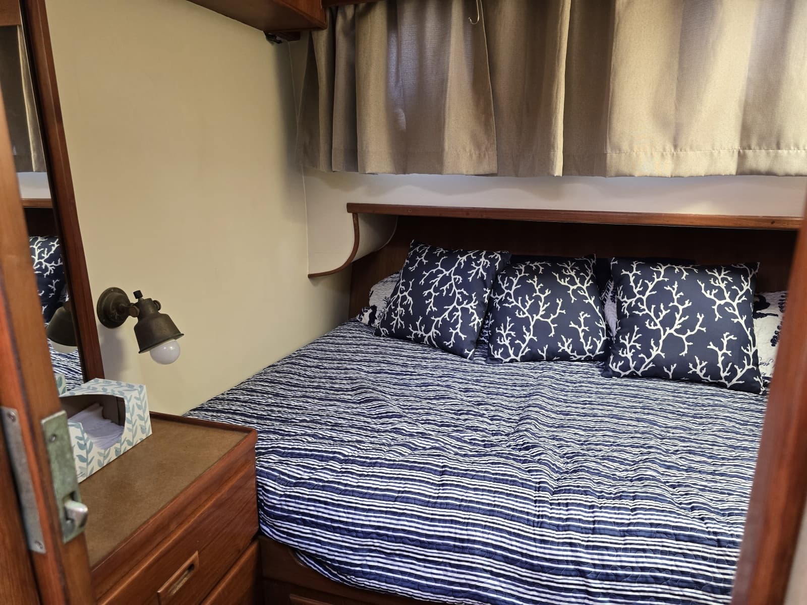 1989 Offshore Yachts 48 Sedan