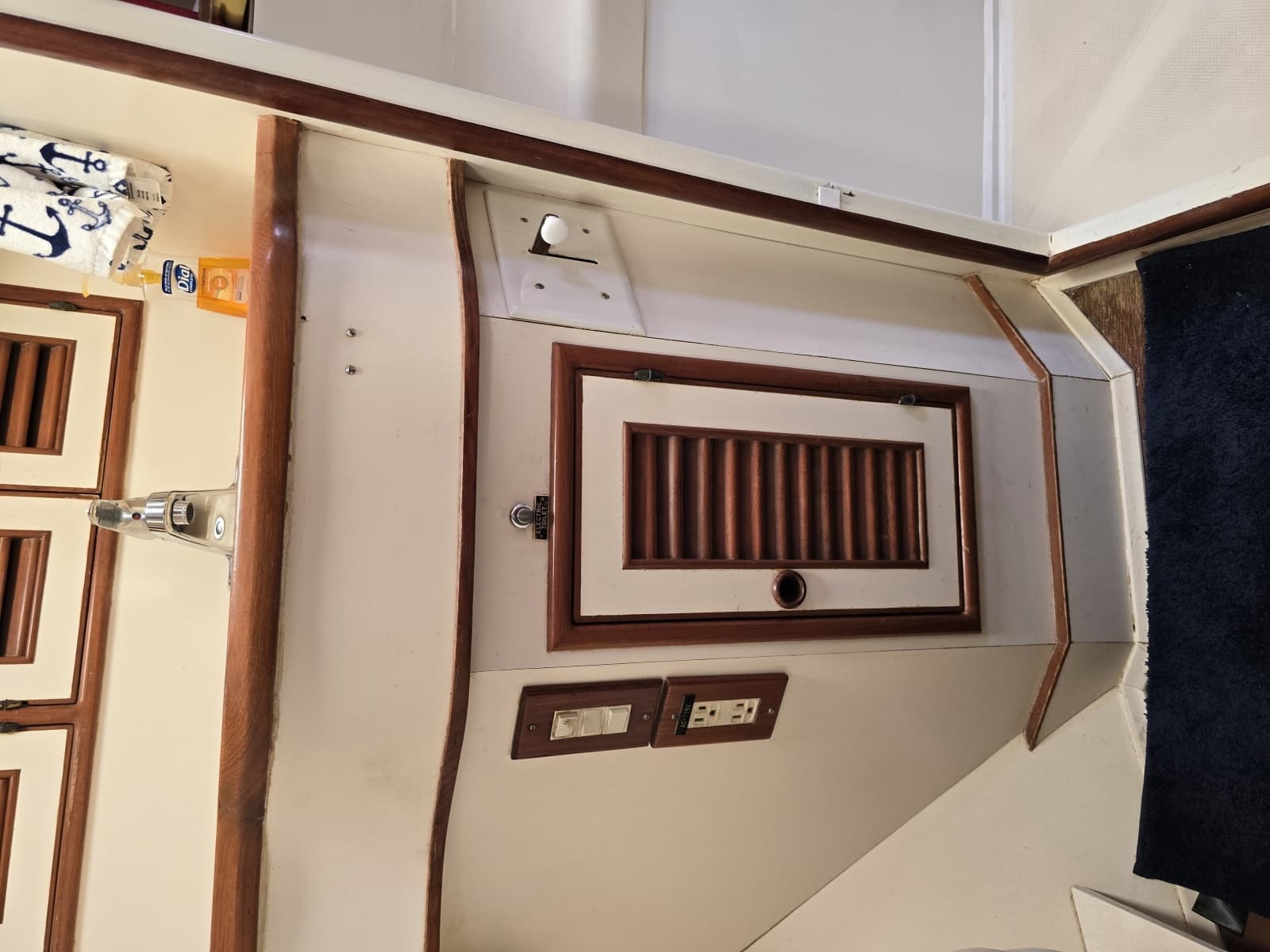 1989 Offshore Yachts 48 Sedan