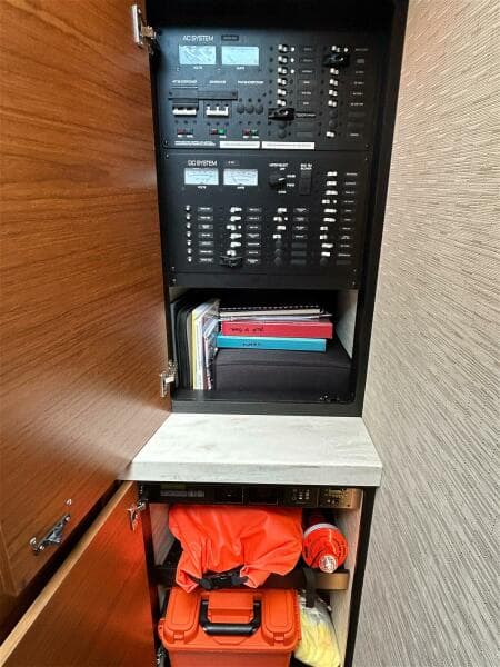 2017 Tiara Yachts C39 Coupe