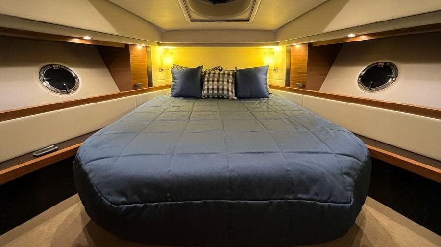 2017 Tiara Yachts C39 Coupe