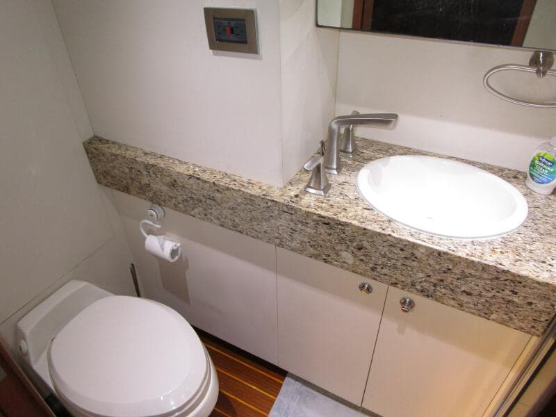 Starboard Cabin Head