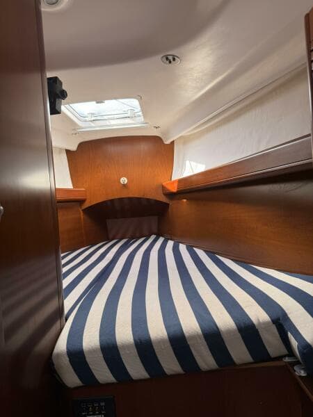 Double V-Berth