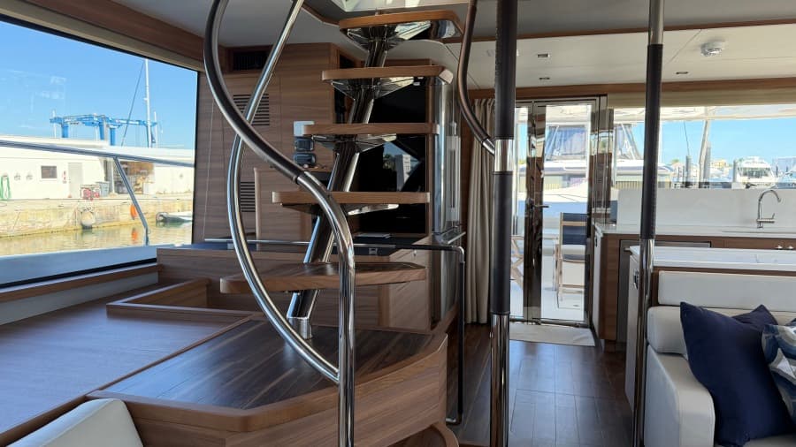 2025 Aquila 54 ENCLOSED BRIDGE