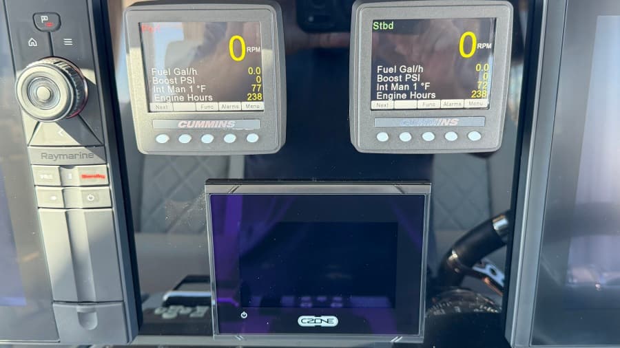 2025 Aquila 54 ENCLOSED BRIDGE