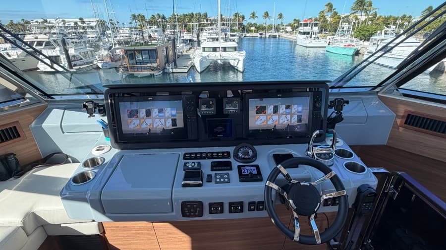 2025 Aquila 54 ENCLOSED BRIDGE