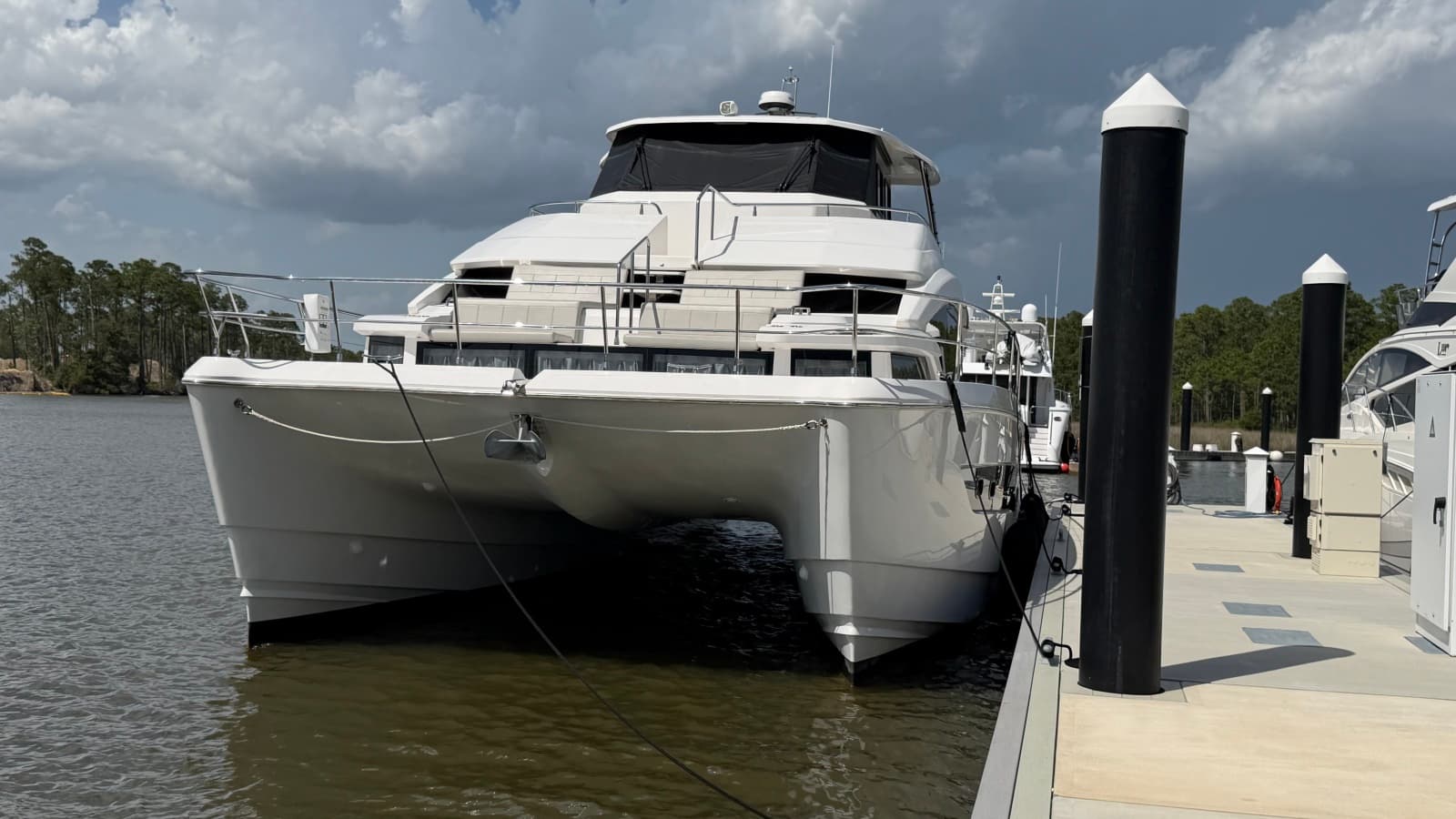 2025 Aquila 54 ENCLOSED BRIDGE - Photo 3