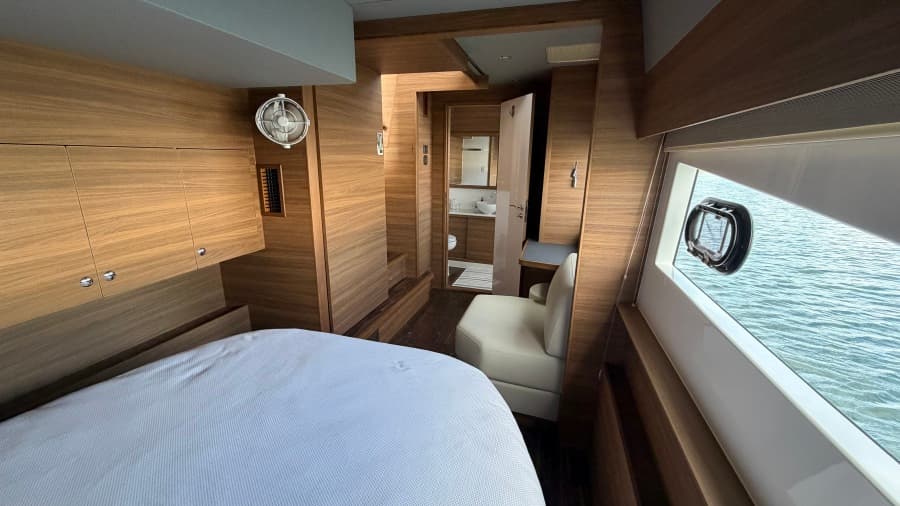 2025 Aquila 54 ENCLOSED BRIDGE