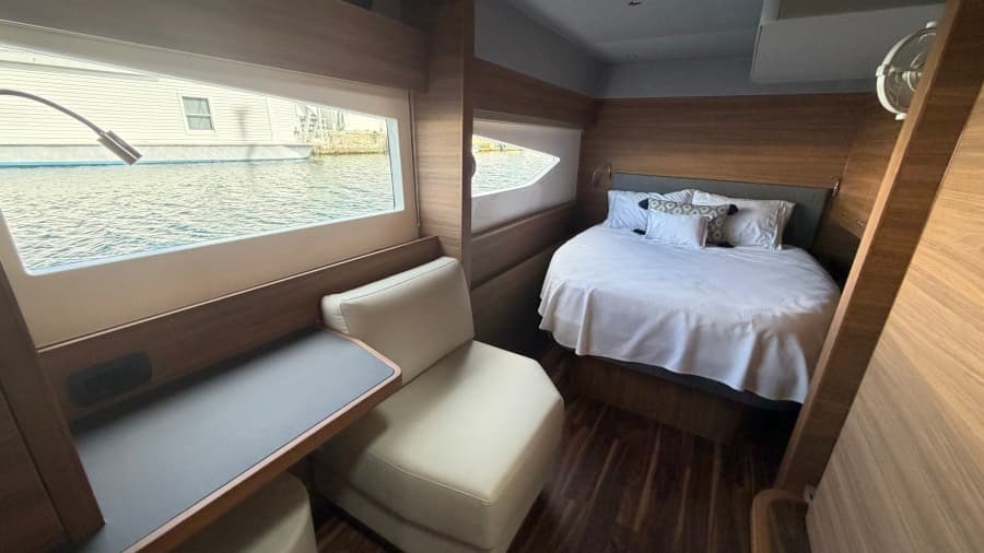 2025 Aquila 54 ENCLOSED BRIDGE