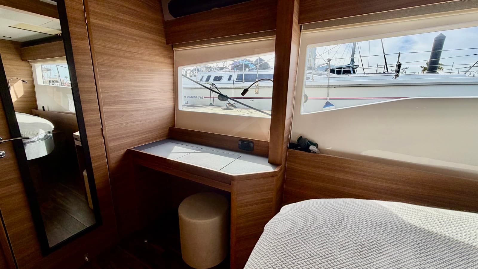 2025 Aquila 54 ENCLOSED BRIDGE