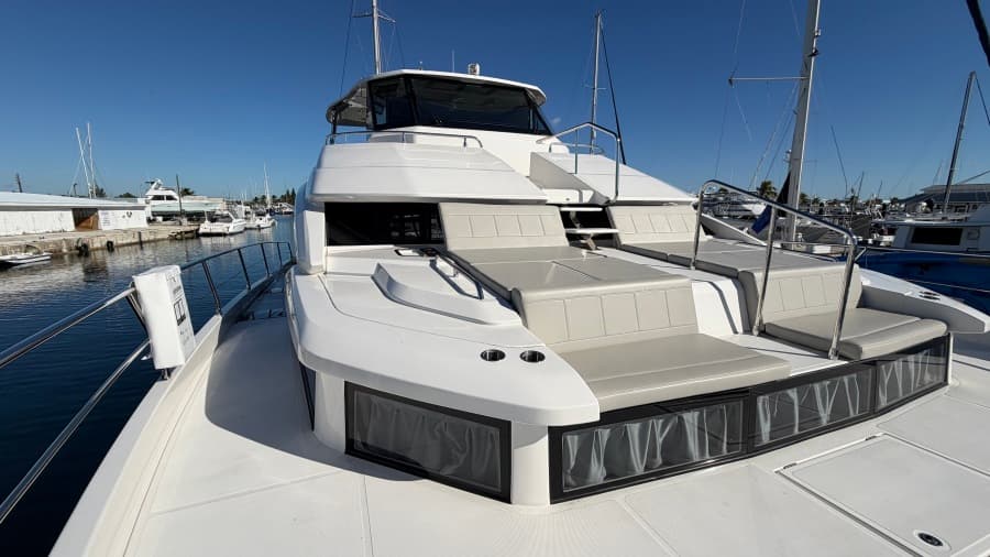 2025 Aquila 54 ENCLOSED BRIDGE