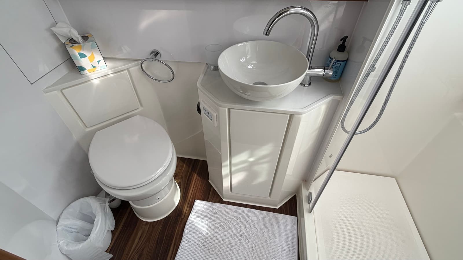 2025 Aquila 54 ENCLOSED BRIDGE