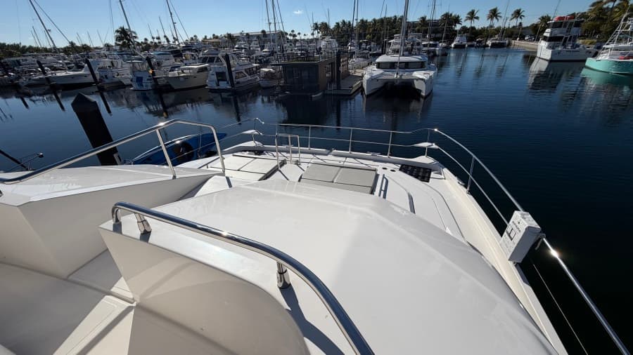 2025 Aquila 54 ENCLOSED BRIDGE