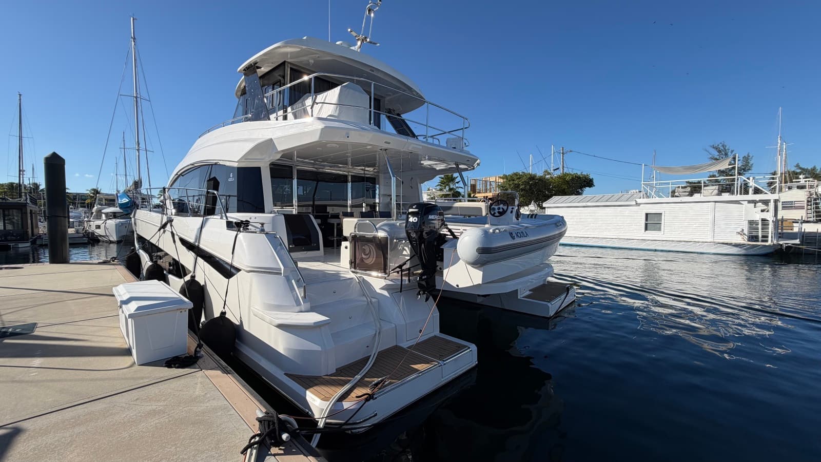 2025 Aquila 54 ENCLOSED BRIDGE - Photo 2