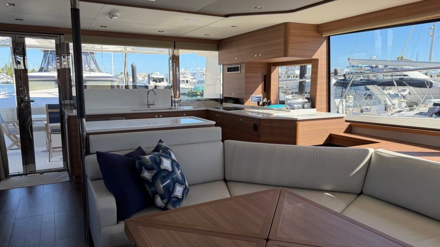 2025 Aquila 54 ENCLOSED BRIDGE