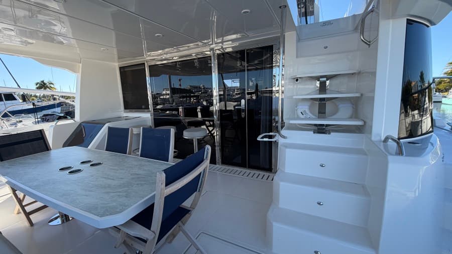 2025 Aquila 54 ENCLOSED BRIDGE