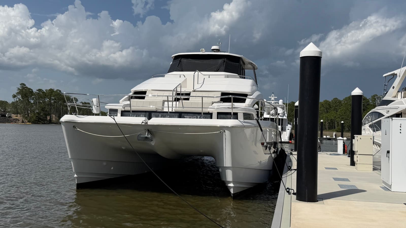 2025 Aquila 54 ENCLOSED BRIDGE - Photo 2