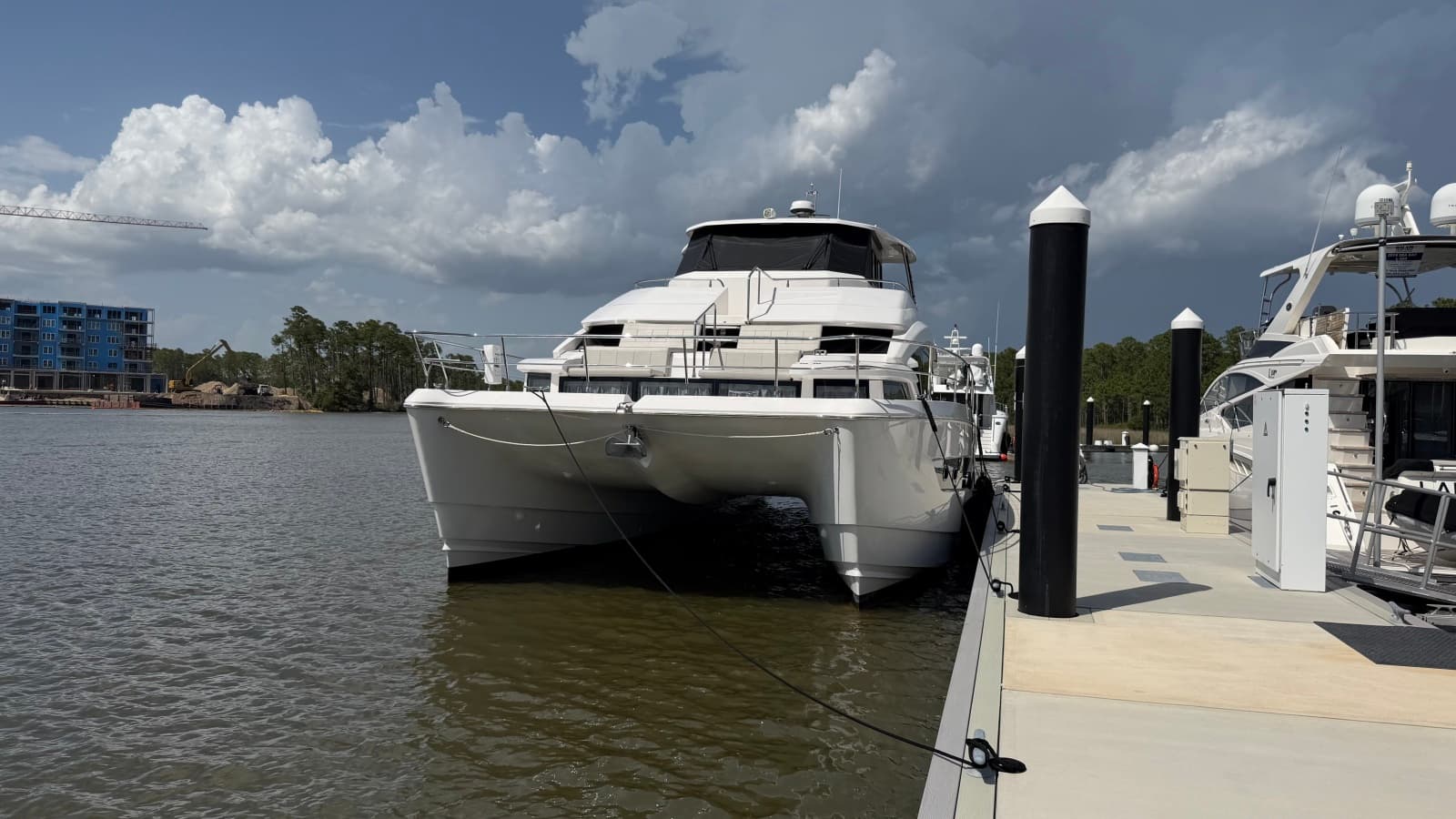 2025 Aquila 54 ENCLOSED BRIDGE - Photo 1