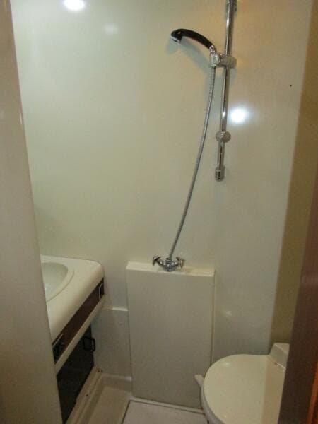 Starboard Cabin Head