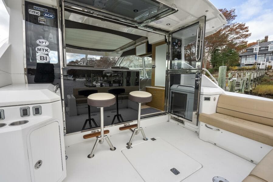 2014 Cruisers Yachts 