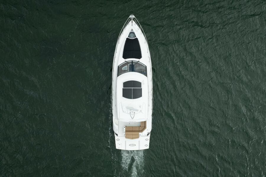 2014 Cruisers Yachts 