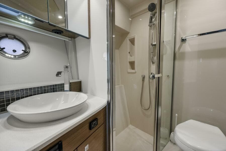 2014 Cruisers Yachts 