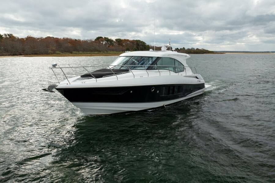 2014 Cruisers Yachts 