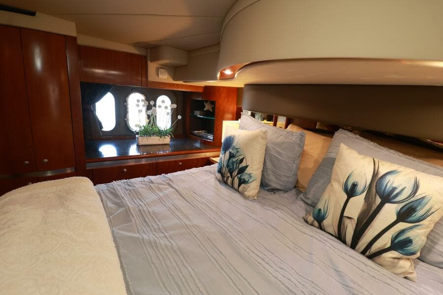 2007 Cruisers 520 Express