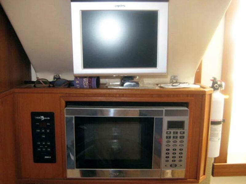 2005 Albemarle 310 Sport Fisherman