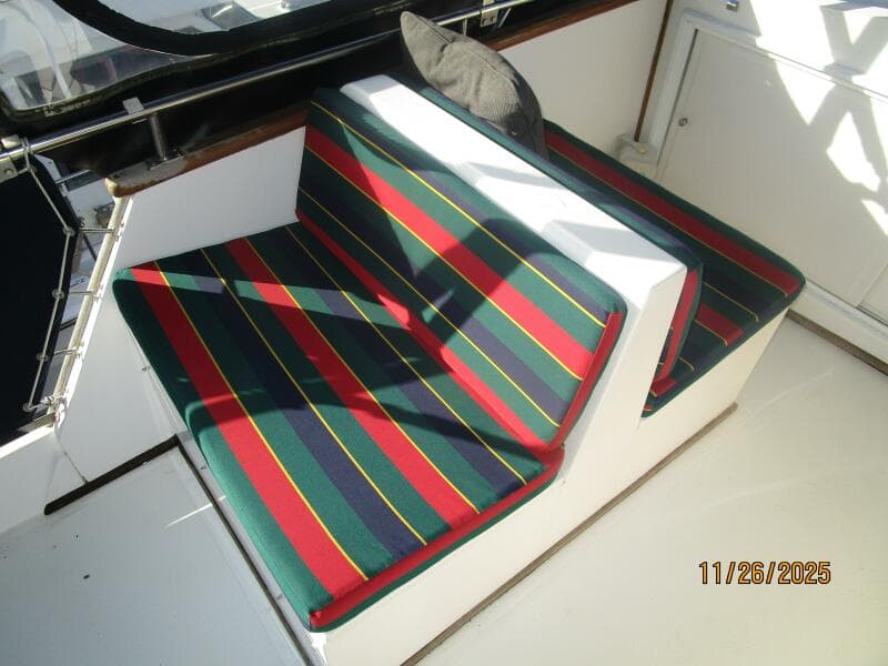 42' Grand Banks flybridge port seating2