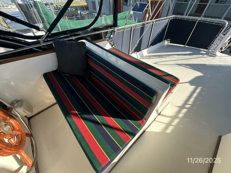 42' Grand Banks flybridge starboard seating1