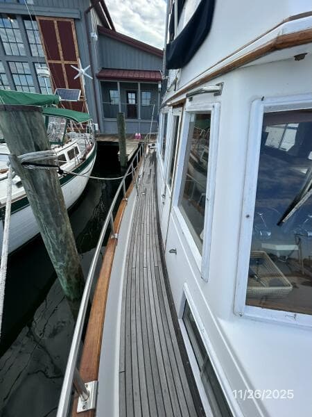 42' Grand Banks starboard side deck1