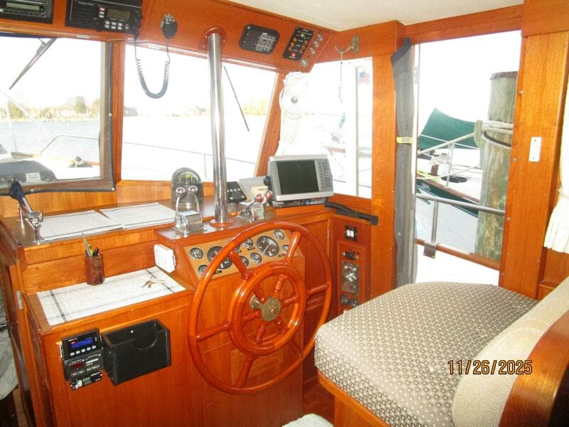 42' rand Banks lower helm1