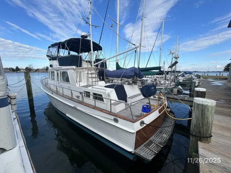 42' Grand Banks port aft profile2