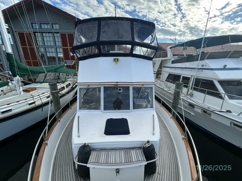 42' Grand Banks foredeck aft