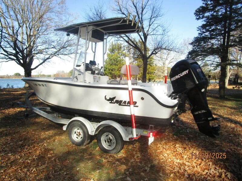 18' Mako port aft profile