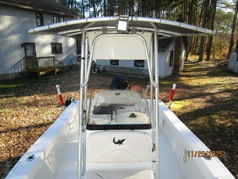 18' Mako foredeck aft