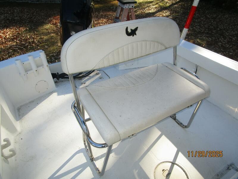 18' Mako helm benchseat2