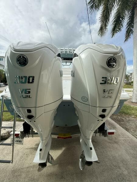 2025 Sea Hunt Escape 28 Center Console