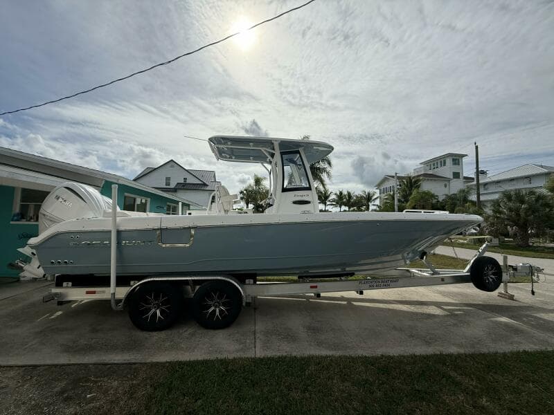 2025 Sea Hunt Escape 28 Center Console